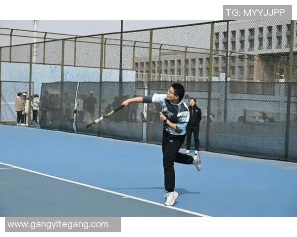 西安网球队在锦标赛中的团队协作展现出色表现与战术配合分析